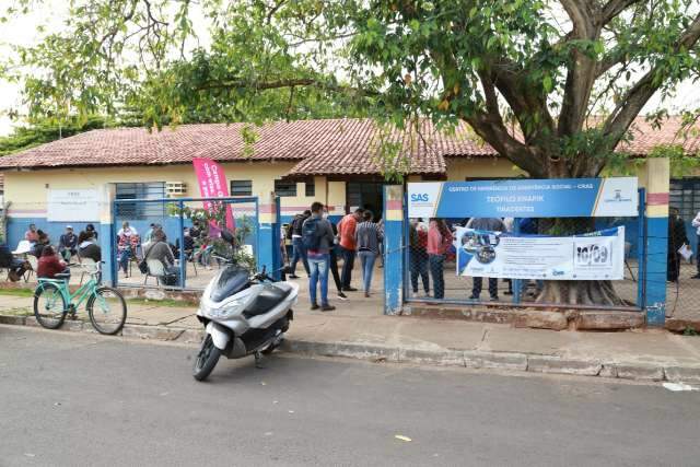 A&ccedil;&atilde;o no Tiradentes re&uacute;ne servi&ccedil;os e oferece 190 vagas em atacado e supermercado 