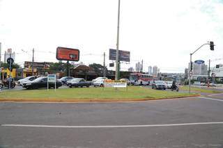 Publicidade irregular volta se propagar por canteiros, mas pode gerar multas Publicidade irregular volta se propagar por canteiros, mas pode gerar multas