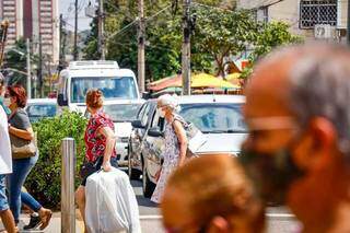 População no Centro de Campo Grande. (Foto: Henrique Kawaminami)