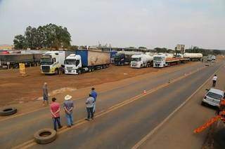 Protestos seguem com tranquilidade em rodovia de MS. (Foto: Jovem Sul News)