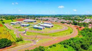 Vista aérea da UEMS, universidade que vai oferecer o curso de pós-graduação, na Capital. (Foto: Chico Ribeiro) 