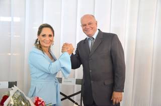 Prefeita de Jardim, Clediane Aréco Matzenbacher, e o vice, Geraldo Alencar Gonçalves, durante posse da chapa composta por eles nas últimas eleições. (Foto: Jardim Notícias)