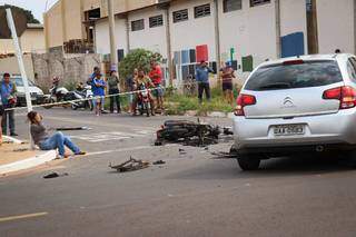 Amigo se revolta com morte de motociclista e acaba preso em local de acidente