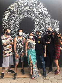 Grupo de tatuadores que farão parte do movimento. (Foto: Suzana Serviam)