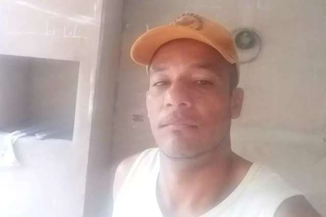 Pol&iacute;cia procura por homem que tentou matar namorada a facadas