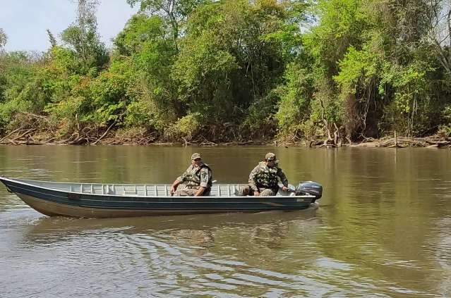 Depois de torneio feminino de pesca, pol&iacute;cia flagra 47 anz&oacute;is ilegais