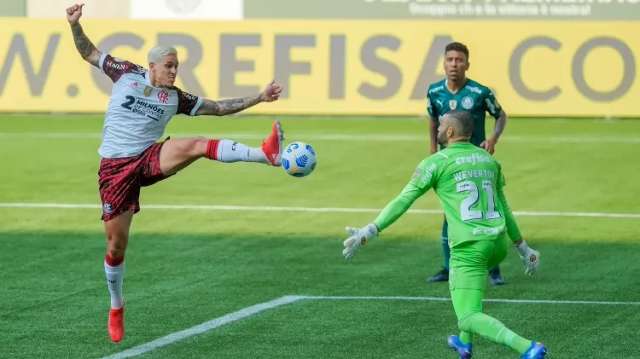 No Allianz Parque, Flamengo vence Palmeiras por 3 a 1 e se aproxima do topo