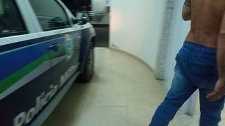 Cantores sertanejos brigam durante festa e um acaba esfaqueado no peito 