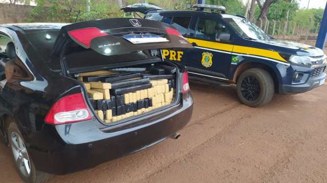 Em carro furtado em SP, traficante &eacute; preso com mais de meia tonelada de maconha