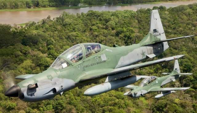 Piloto desviou de bairros ao perceber pane de avi&atilde;o que custa at&eacute; US$ 30 milh&otilde;es
