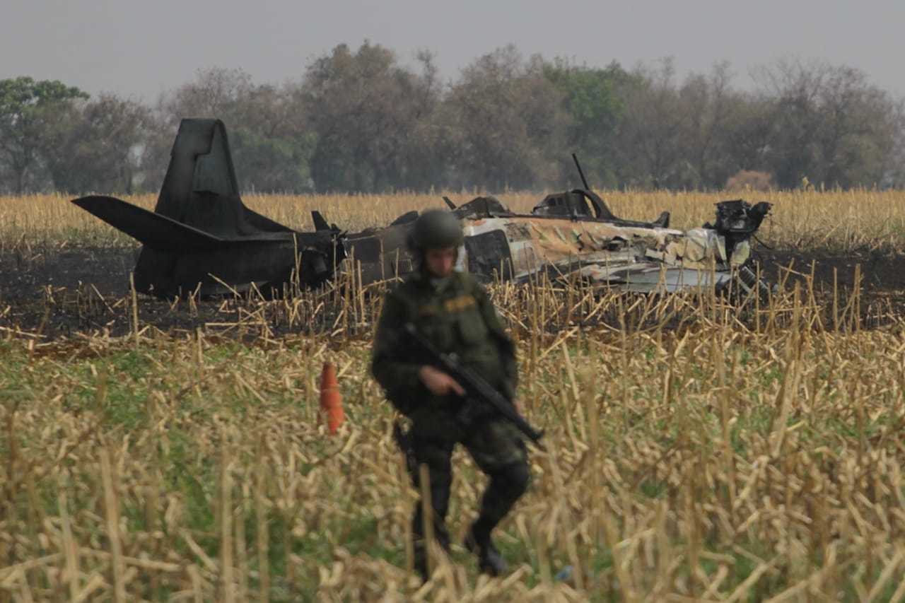 Equipe de militares da Base Aérea chegou ao local, após o incêndio. (Foto: Marcos Maluf) - CREDITO: CAMPO GRANDE NEWS