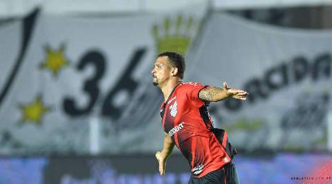 Athletico vence Santos por 1 a 0 e garante vaga nas semifinais da Copa do Brasil