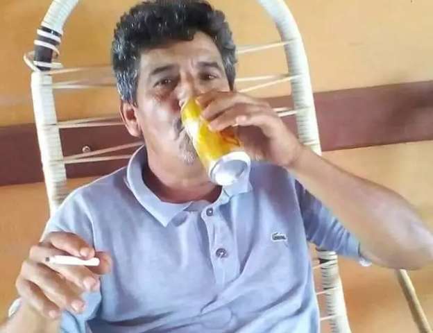 Guarda &eacute; encontrado morto, nu e com marca de facada nas costas