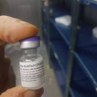 Frasco da Pfizer disponível para vacinação em MS (Foto: Divulgação)