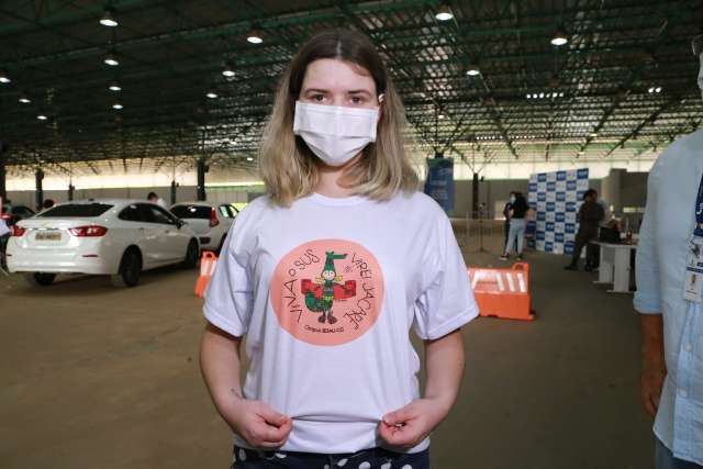 Sem conseguir vacina no PR, adolescente viaja 1.100 km para completar imuniza&ccedil;&atilde;o