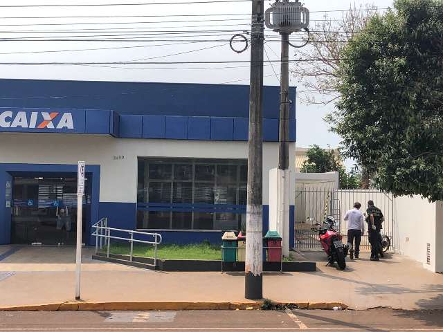 PF faz per&iacute;cia para tentar identificar bandidos que invadiram ag&ecirc;ncia
