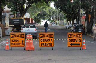 Outros trechos da Rui Barbosa já foram fechados e alguns permanecem em meia pista para obras. (Foto: Marcos Maluf)