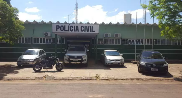 Encapuzados invadem empresa e fogem levando caminhonete, joias e dinheiro 