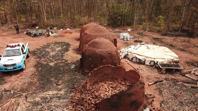 Acidente em carvoaria clandestina provoca inc&ecirc;ndio e dono &eacute; multado em R$ 26 mil
