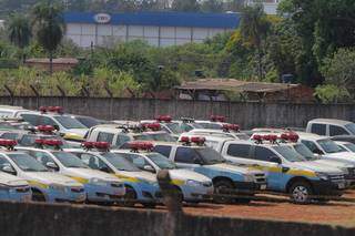 Parte da frota de veículos estacionados no pátio da Academia da PM. (Foto: Marcos Maluf)