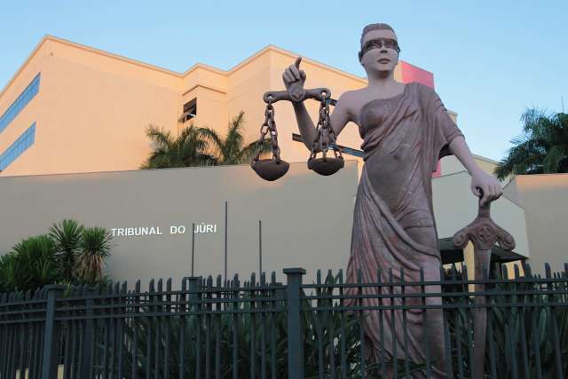 Assaltante tenta estuprar atendente de loja na Arthur Jorge 
