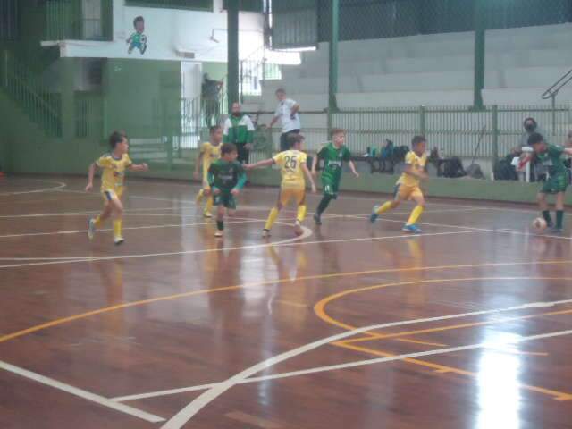 Rodada da Copa Pelezinho de Futsal tem cinco partidas neste s&aacute;bado