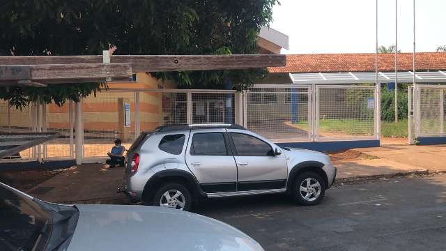   Furto de cabos de energia deixa escola municipal sem luz