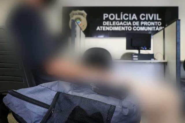 Armados com faca, bandidos roubam adolescente que seguia a p&eacute; para o trabalho
