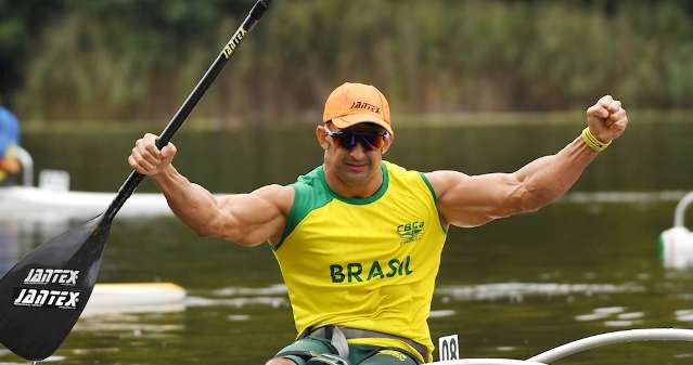 Medalhista paral&iacute;mpico, Fernando Rufino fatura ouro no mundial de canoagem