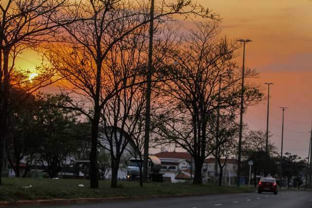 Com alerta de baixa umidade, s&aacute;bado ser&aacute; de sol forte e calor de at&eacute; 44&deg;C