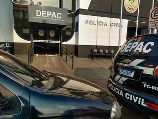 Confusão que terminou com três esfaqueados foi registrada na Depac Centro. (Foto: Marcos Maluf)