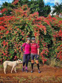 Doriane e o marido Marcos pedalavam juntos, há dois anos, antes de entrarem para o grupo. (Foto: Nilson Young)