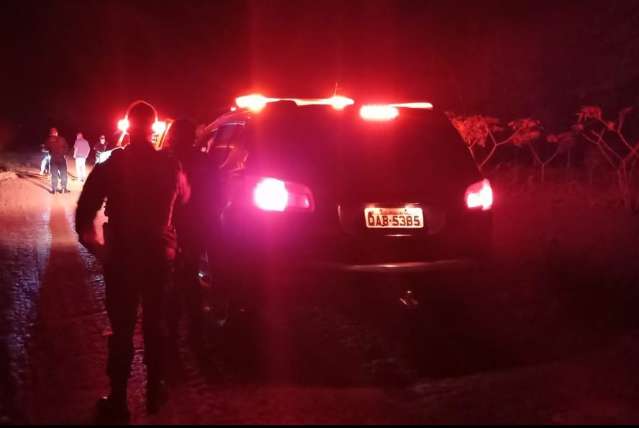 Pol&iacute;cia encerra festa em fazenda com mais de 2 mil pessoas