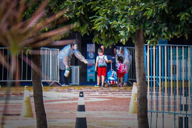 Mesmo liberadas, escolas particulares devem voltar 100% presencial s&oacute; em 2022
