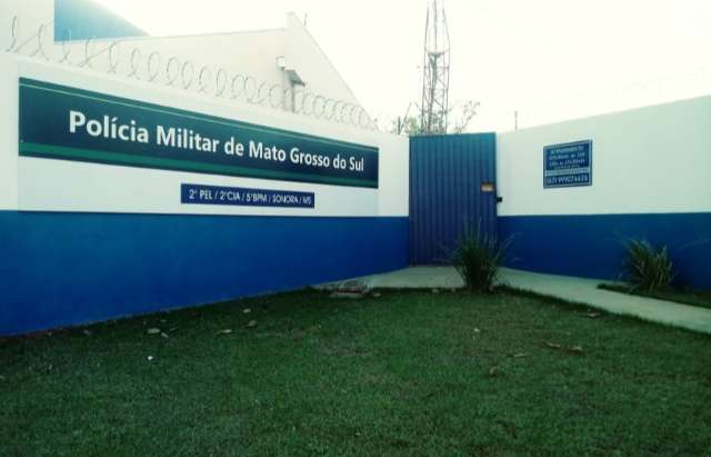 M&atilde;e &eacute; presa por dar bebida para filha adolescente que acabou no hospital