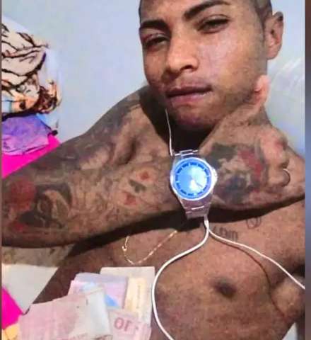 Ao som de &quot;ot&aacute;rio &eacute; ot&aacute;rio&quot;, sequestrador ostentou dinheiro nas redes sociais