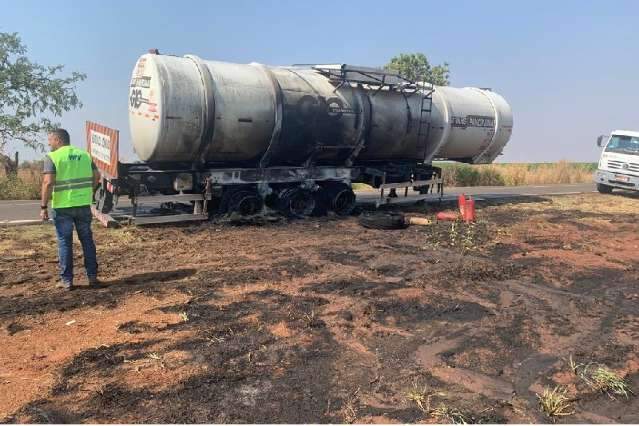 Caminh&atilde;o-tanque pega fogo e quase vai pelos ares com 36 mil litros de etanol
