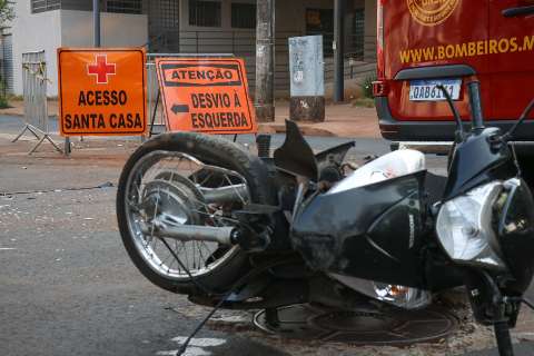 Acidente deixa motociclista ferida em trecho que passa por obras