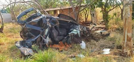 Motorista fica gravemente ferido ap&oacute;s colidir carro contra &aacute;rvore na MS-162