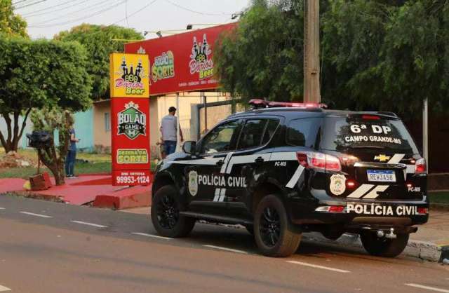 Pai e filho s&atilde;o baleados em bar durante briga com envolvidos em casas de apostas