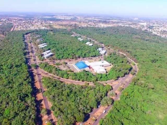 Amigos do Parque coletam assinaturas para pedir proibi&ccedil;&atilde;o de pr&eacute;dios no entorno 