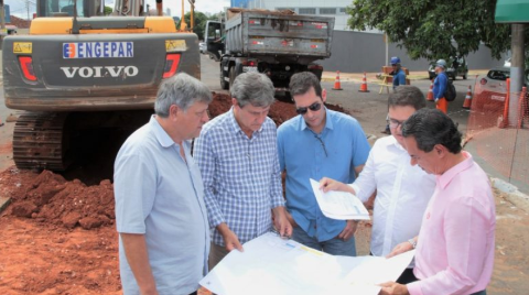 Prefeito vai a Brasília pedir a ministro reativação da ferrovia e porto seco