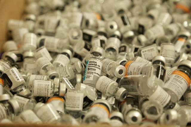 Registros mostram que 509 pessoas se vacinaram com doses suspensas pela Anvisa