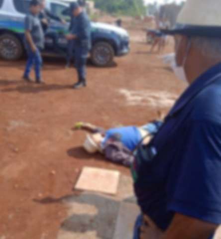 Pedreiro &eacute; executado com pelo menos 10 tiros em obra 