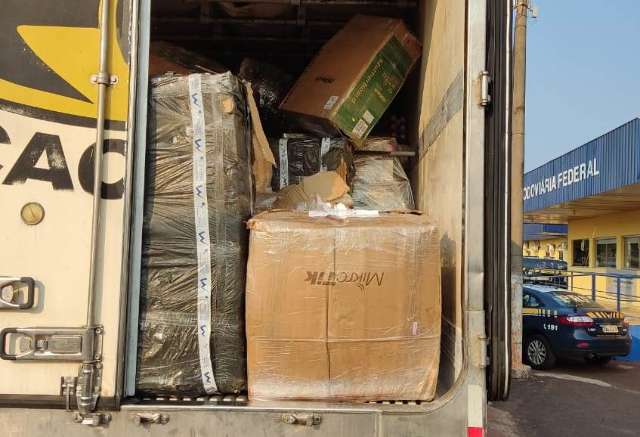 Em apoio &agrave; PF, policiais rodovi&aacute;rios apreendem R$ 1 milh&atilde;o em contrabando