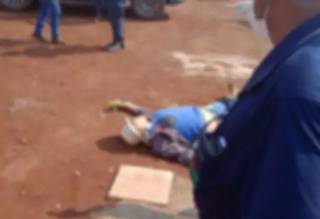 Pedreiro &eacute; executado com pelo menos 10 tiros em obra 