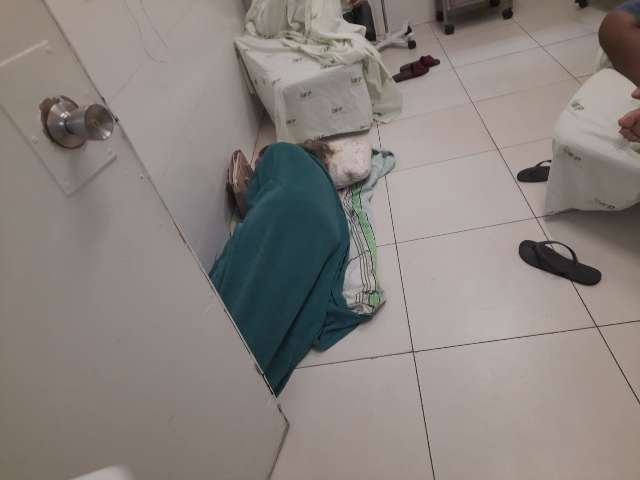 Piora superlota&ccedil;&atilde;o no HU e agora paciente espera atendimento no ch&atilde;o