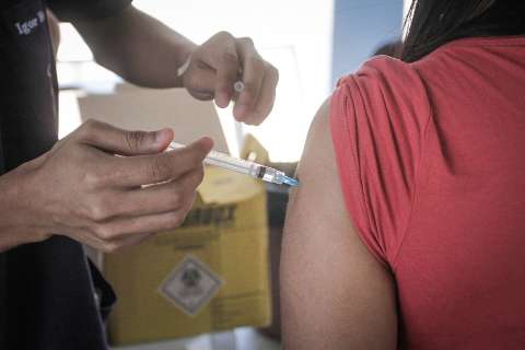 MS quer triplicar vacinação diária para "desaguar" estoque de 411 mil vacinas