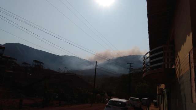 Novo foco de inc&ecirc;ndio no Pantanal leva bombeiros ao distrito de Porto Esperan&ccedil;a