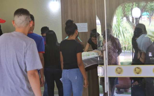 Fam&iacute;lia contesta vers&atilde;o de que jovem foi morto por d&iacute;vida de R$ 100